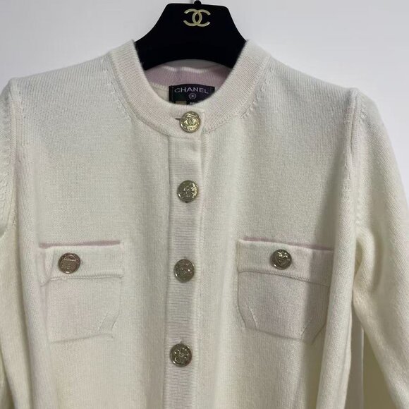 CHANEL Off-White Multi-Pocket Tie-Front Knit Cardigan: A timelessly elegant Fren - Picture 3 of 12